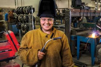 Студент-сварщик в программе Metallica Scholars». ширина=