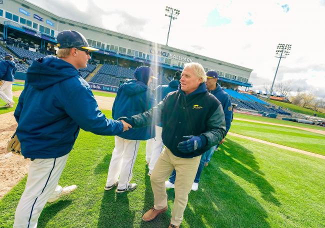 Former coach Doug Wabeke meets current players.