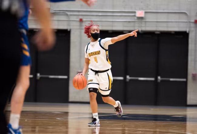 Shonyah Hawkins led the Raiders with 16 points.