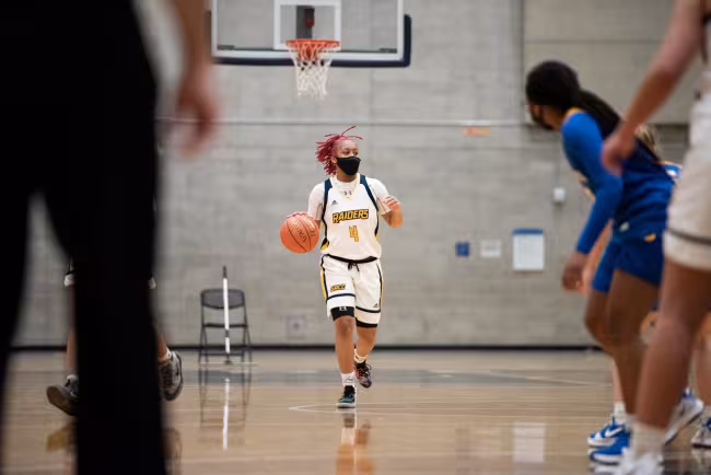 Shonyah Hawkins on the court.