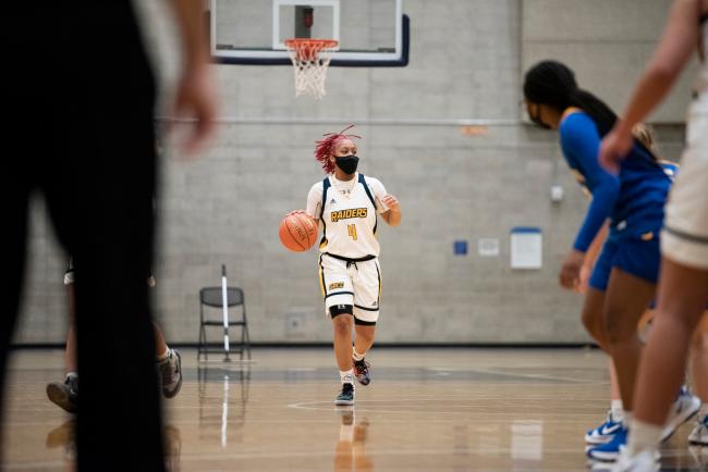 Shonyah Hawkins on the court.