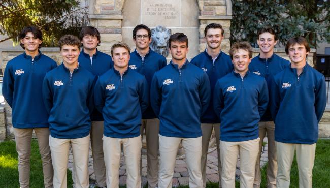 The golf team posting with the iconic lion fountain.