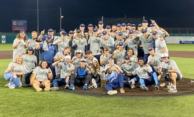 The Growlers celebrate their championship.