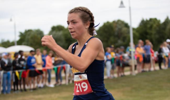 Kaylee Scott running at Calvin.