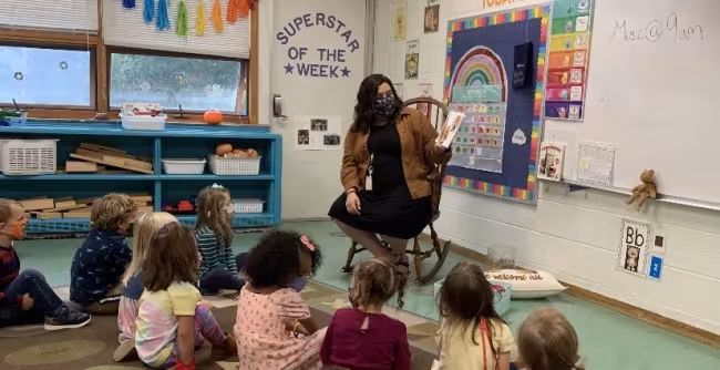 Alicia Sanchez-Harmon teaching her students.