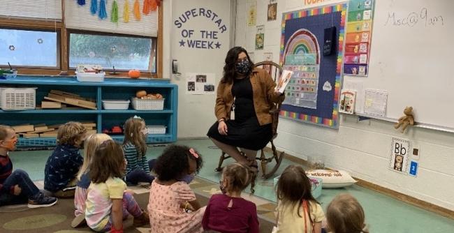 Alicia Sanchez-Harmon teaching her students.