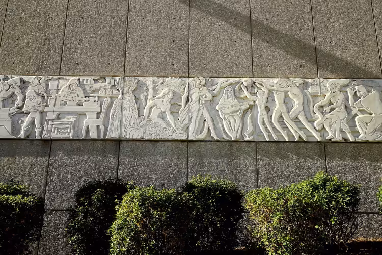"The Legend of Grand Rapids" on the side of the Ford Fieldhouse.