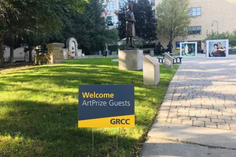A GRCC yard sign saying Welcome ArtPrize Guests