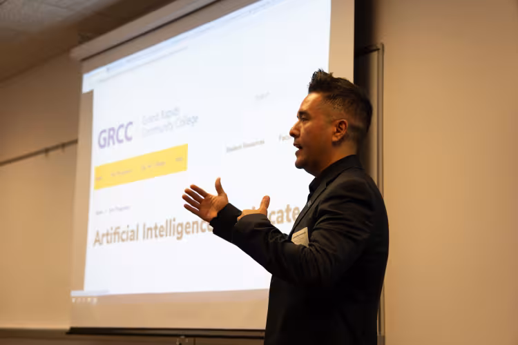 Assistant professor Jonnathan Resendiz teaches a class.