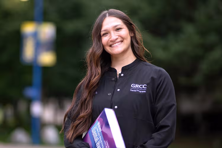 Reconnect Dental student