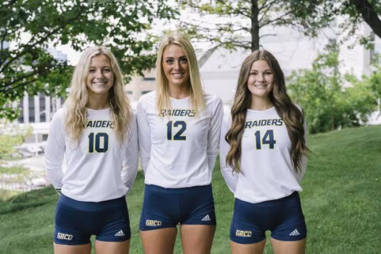 Kylie Oberlin with Annie Holesinger and Zari Kruger. 