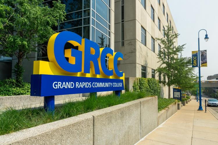 GRCC campus sign on Bostwick outside the Science building