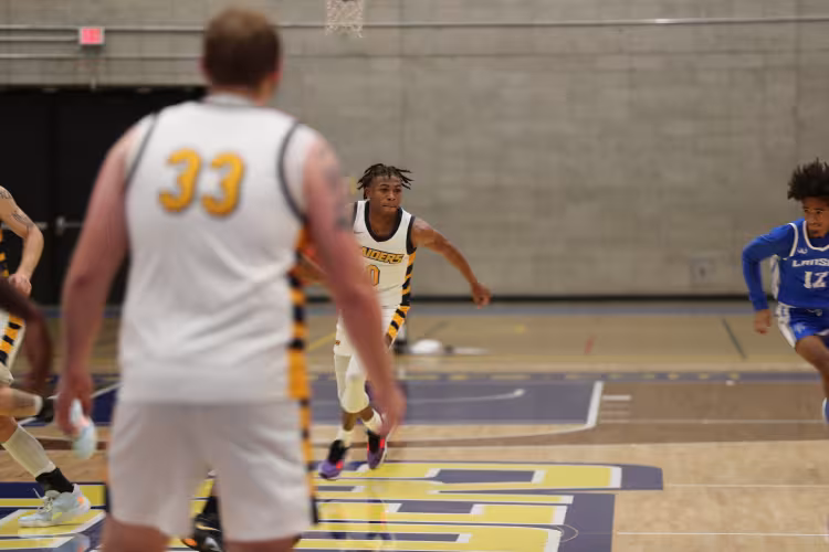 Danyel Bibbs driving to the basket.