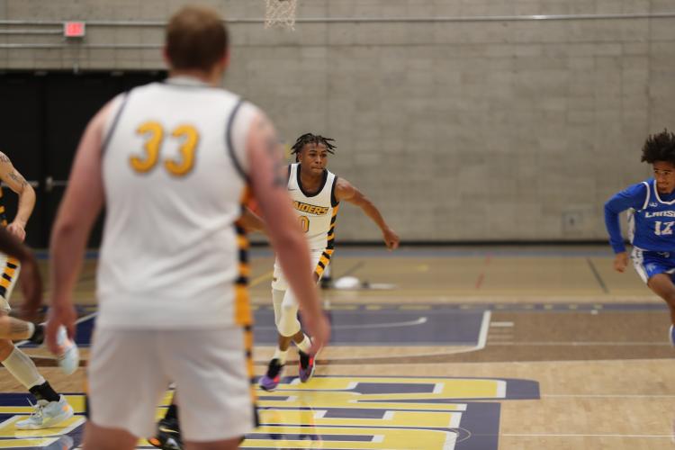 Danyel Bibbs driving to the basket.