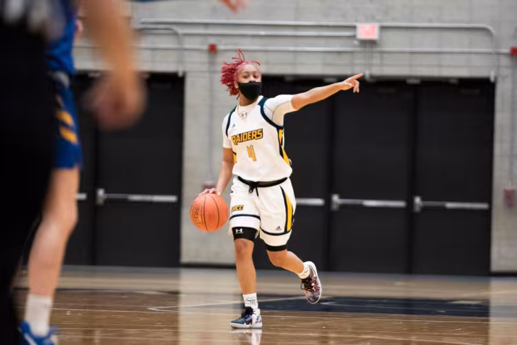 Shonyah Hawkins led the Raiders with 16 points.