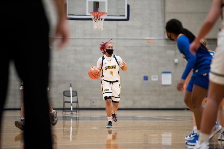 Shonyah Hawkins on the court.