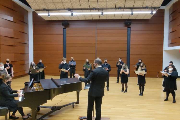 GRCC Concert Choir performing.