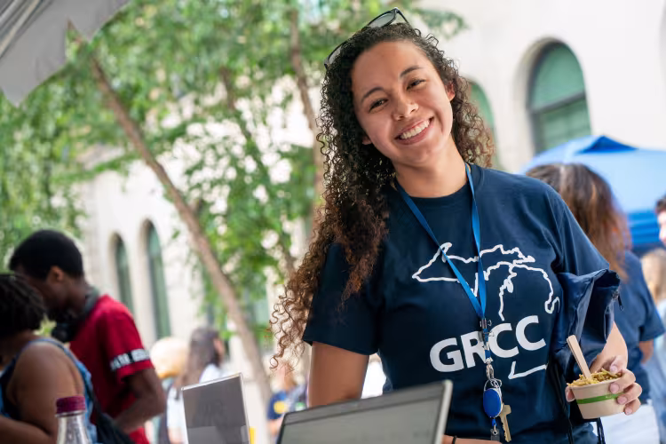 A student at the summer Raider Rally. 