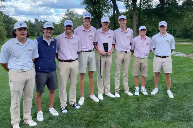 Golf team posing at Aquinas Invitational.
