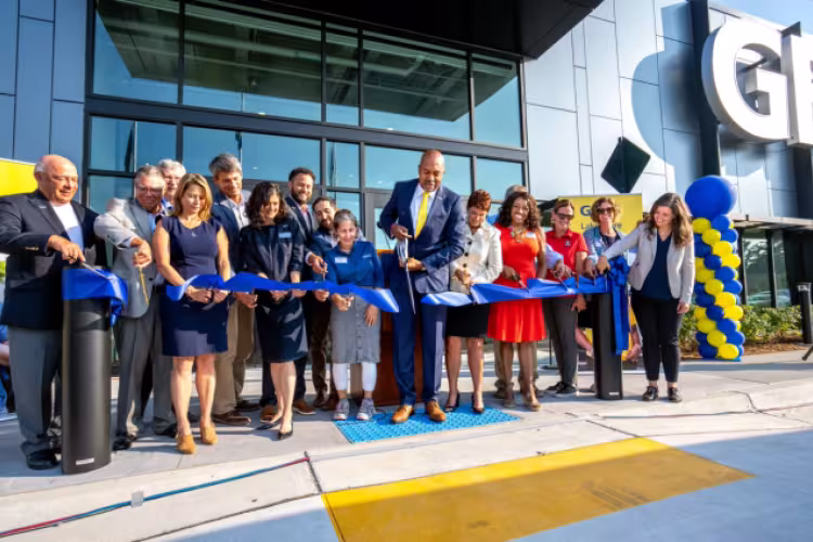 Dignitaries cutting the ribbon at the Lakeshore Campus