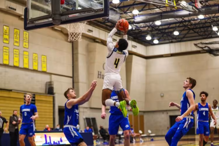 Ryel Daye leaping for a basket.