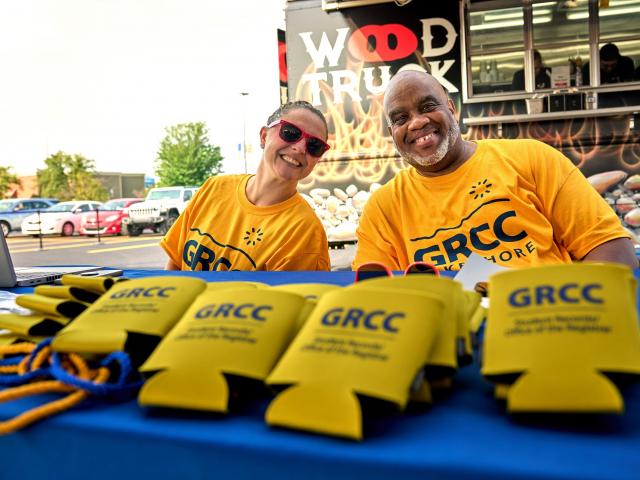 Two GRCC employees working welcome week.