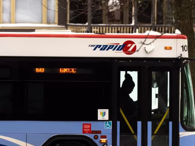 Rapid bus